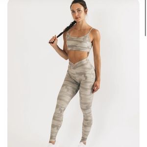 Cream alphalete leggings and top set ✨